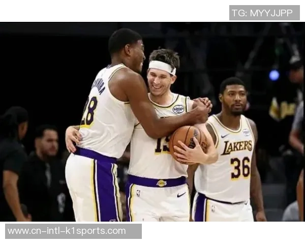 太变形！数据提醒湖人最大危险：首发场均得分高居榜首，板凳得分联盟垫底！